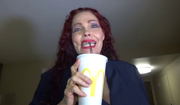 Trans Babe Gives Blowjob