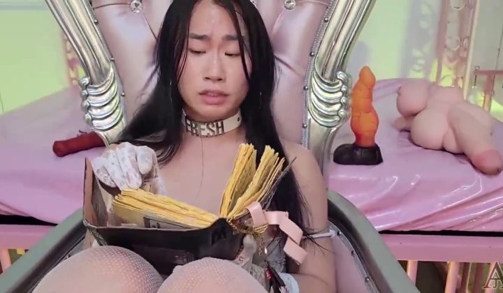 Charli Moon Enjoys Anal with Partners