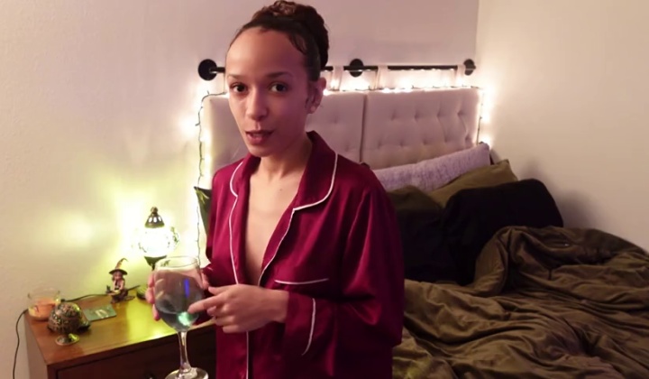 TS Babe Gets Intimate With Guy
