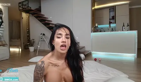 TS Shemale Bareback Blowjob In Hotel Room